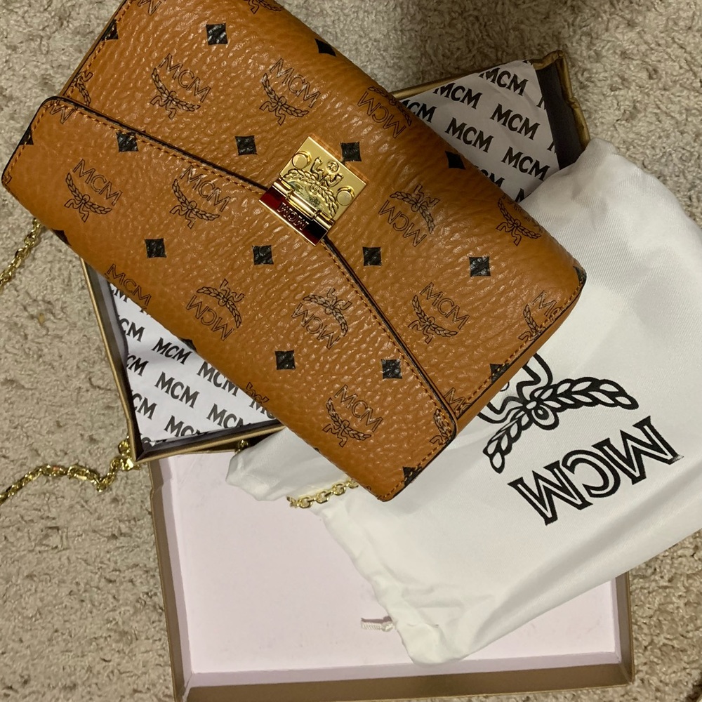 MCM CROSSBODY WIT BOX AND DUST BAG. Leather
